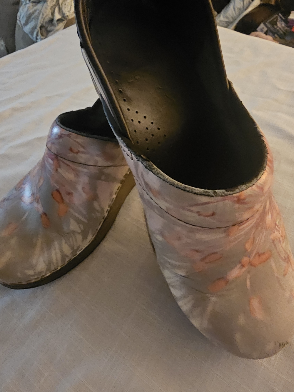Women’s Slip-On Clogs in Light Pink Floral